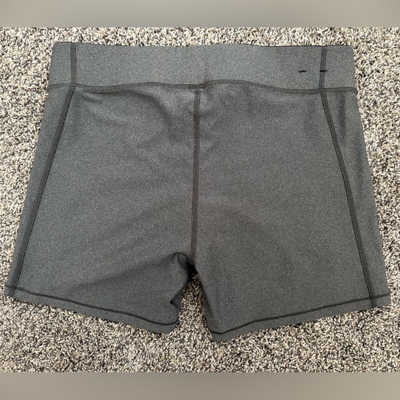 Under Armour Fitted Biker Shorts - Picture 3 of 3